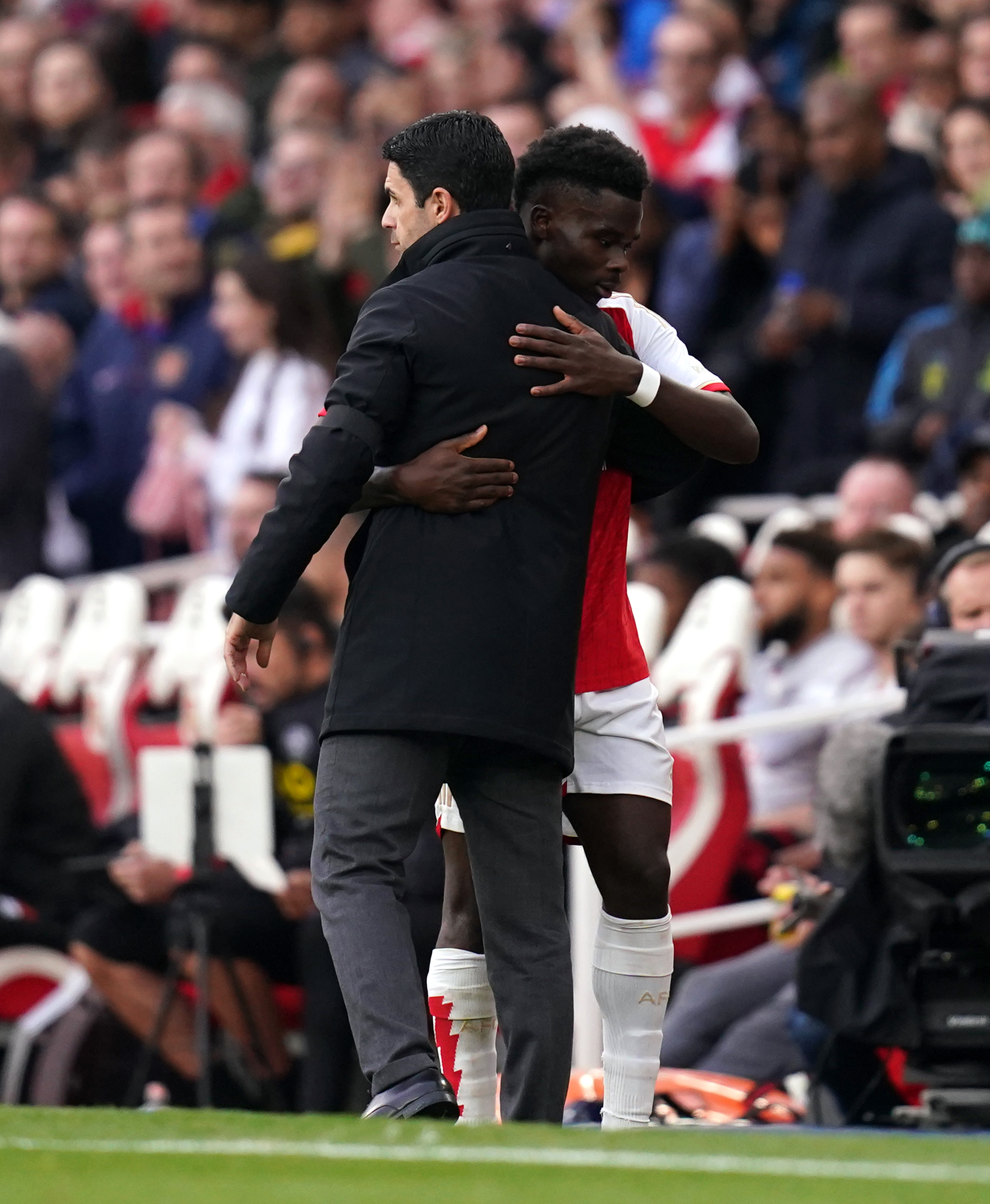 Arsenal manager Mikel Arteta with Bukayo Saka during the Premier League match at the Emirates Stadium, London. Picture date: Saturday October 28, 2023. PA Photo. See PA story SOCCER Arsenal. Photo credit should read: John Walton/PA Wire. RESTRICTIONS: EDITORIAL USE ONLY No use with unauthorised audio, video, data, fixture lists, club/league logos or âliveâ services. [â¦]