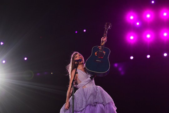 BUENOS AIRES, ARGENTINA - NOVEMBER 09: EDITORIAL USE ONLY. NO BOOK COVERS. Taylor Swift performs onstage during 