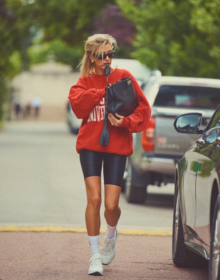 Hailey Bieber recreating Princess Diana’s athleisurelook, in red sweatshirt, blue shorts, white trainers, 2023