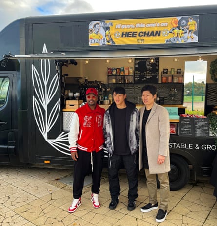 Hwang Hee-chan between Patrice Evra (left) and Park Ji-sung in Wolverhampton on Monday.